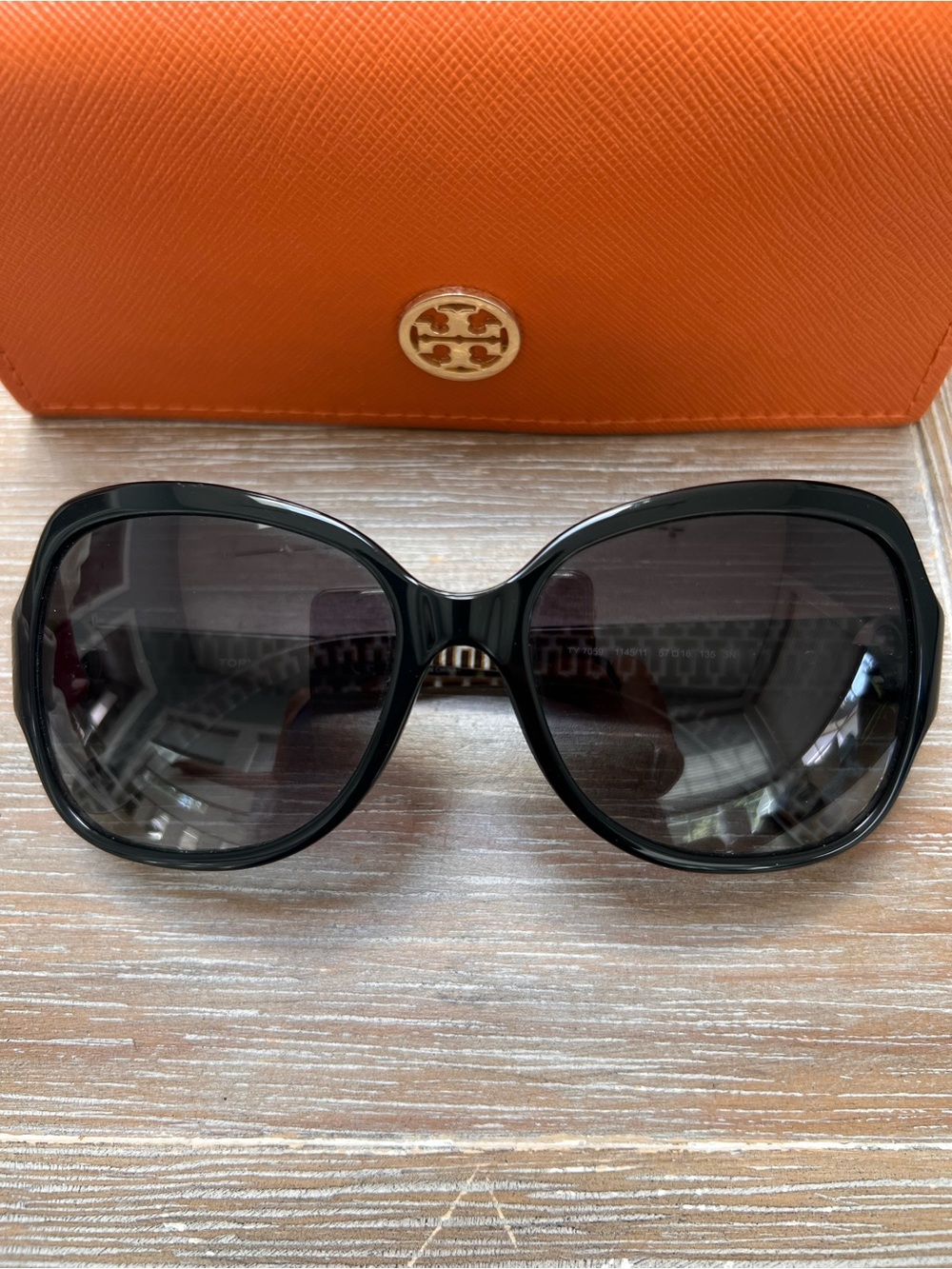 Tory Burch Black Oversized Sunglasses w/ Case/Dustbag - Picture 2 of 7